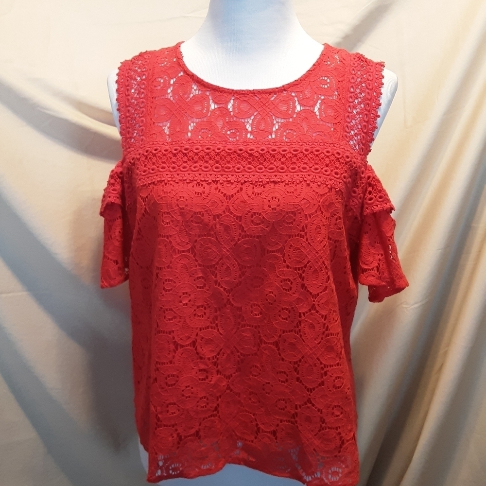 Project Runway Cold Shoulder Lace Top SZ LG  💕